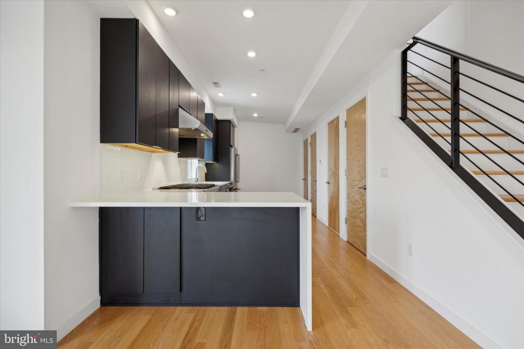 3200 SUMMER STREET Unit: 3