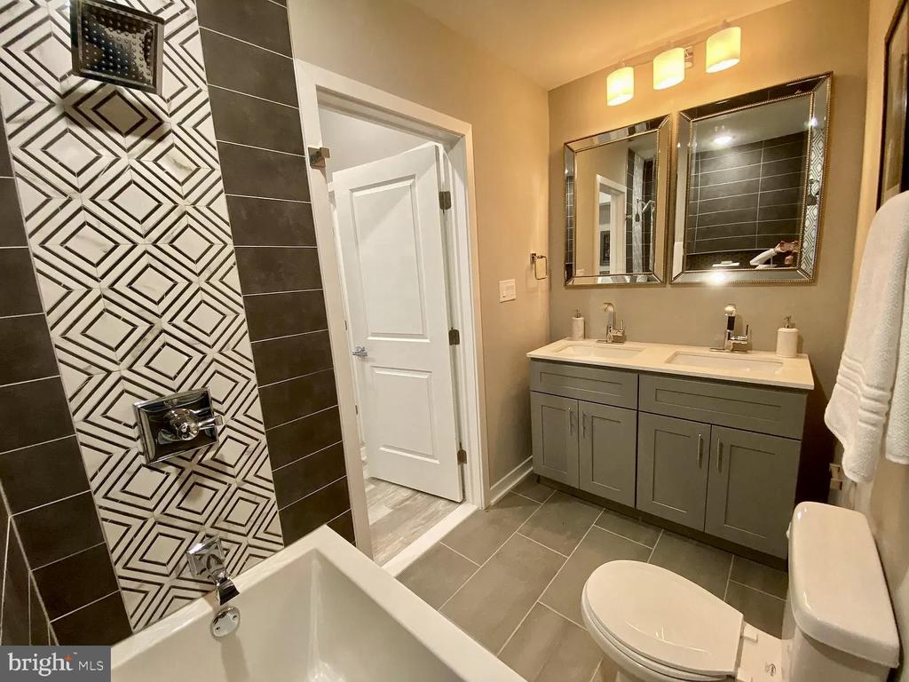 765 N UBER STREET Unit: 1