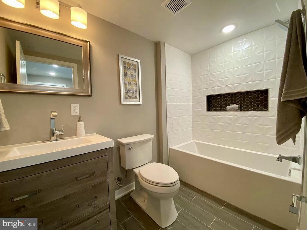 765 N UBER STREET Unit: 1