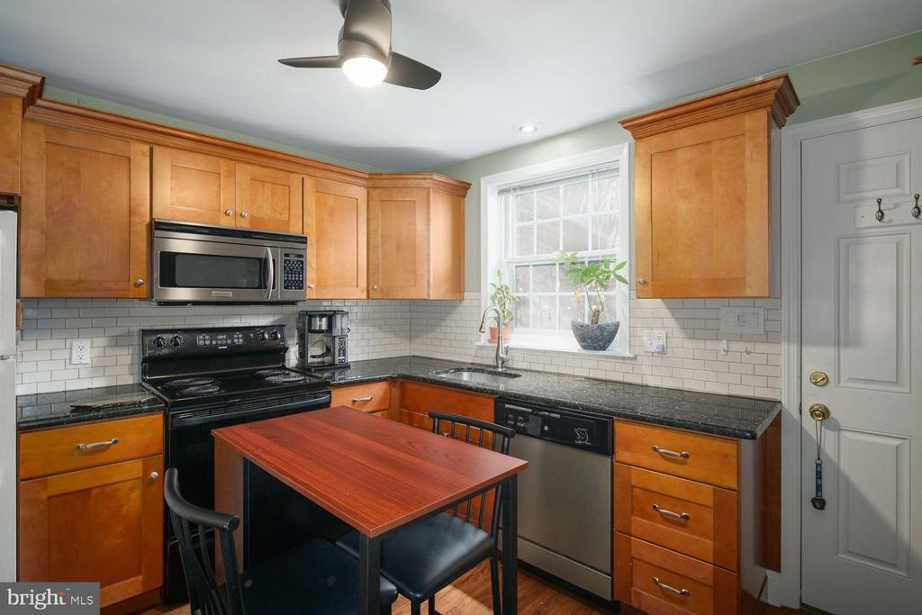 124 CATHARINE STREET Unit: B