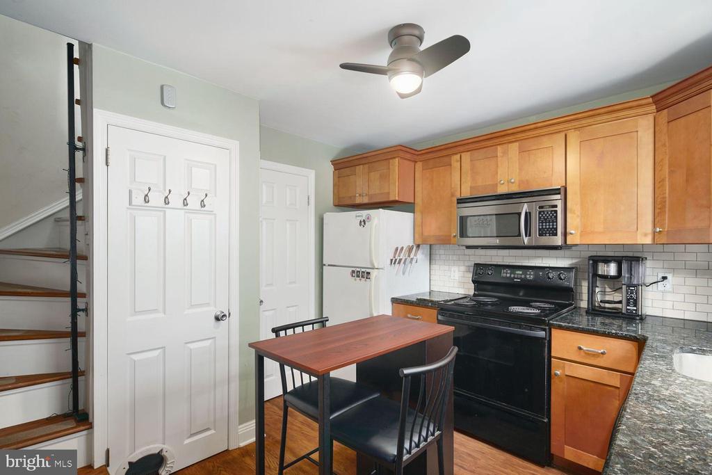 124 CATHARINE STREET Unit: B