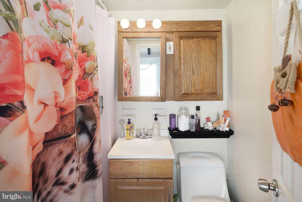 124 CATHARINE STREET Unit: B