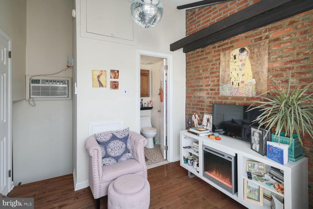 124 CATHARINE STREET Unit: B