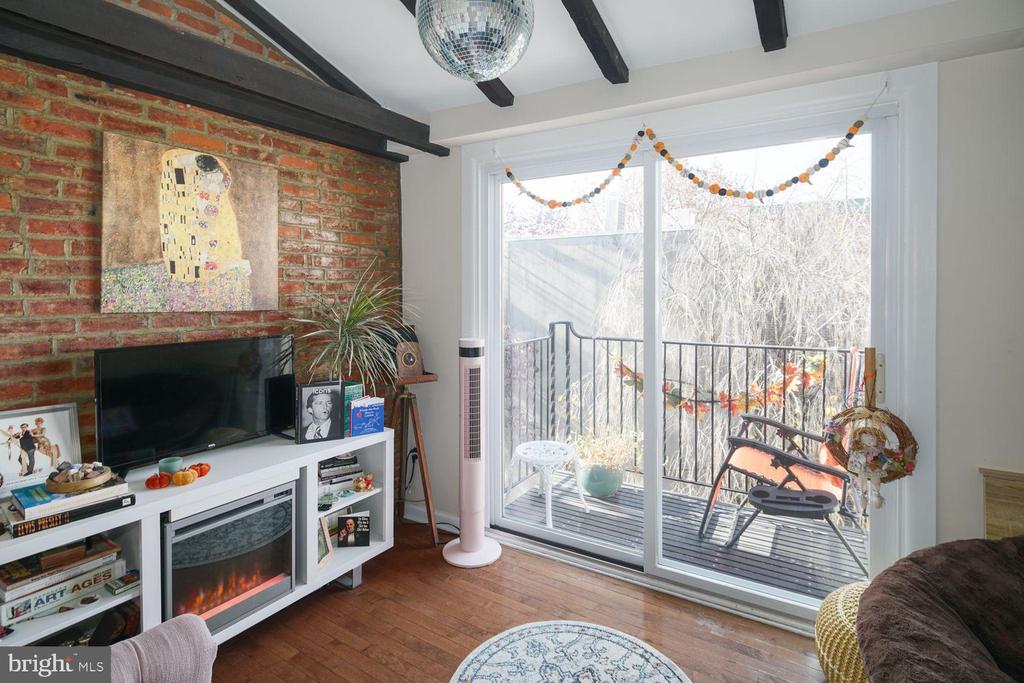 124 CATHARINE STREET Unit: B