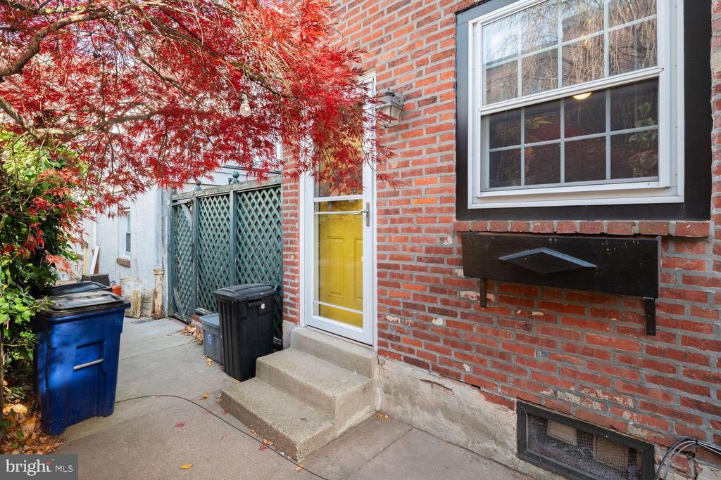 124 CATHARINE STREET Unit: B