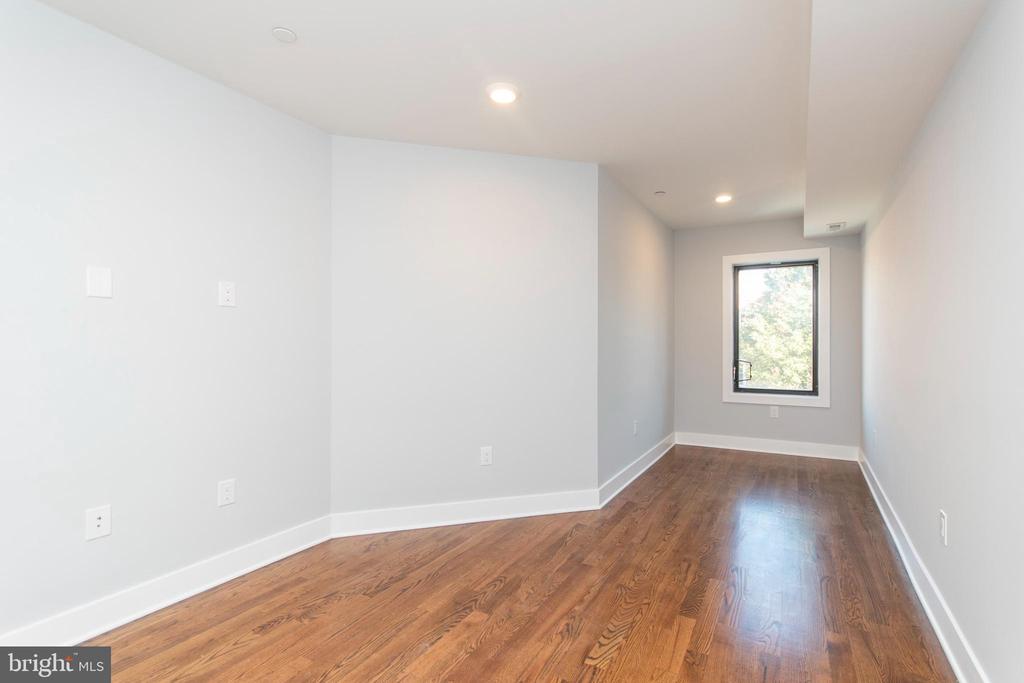 812 N UBER STREET Unit: 4