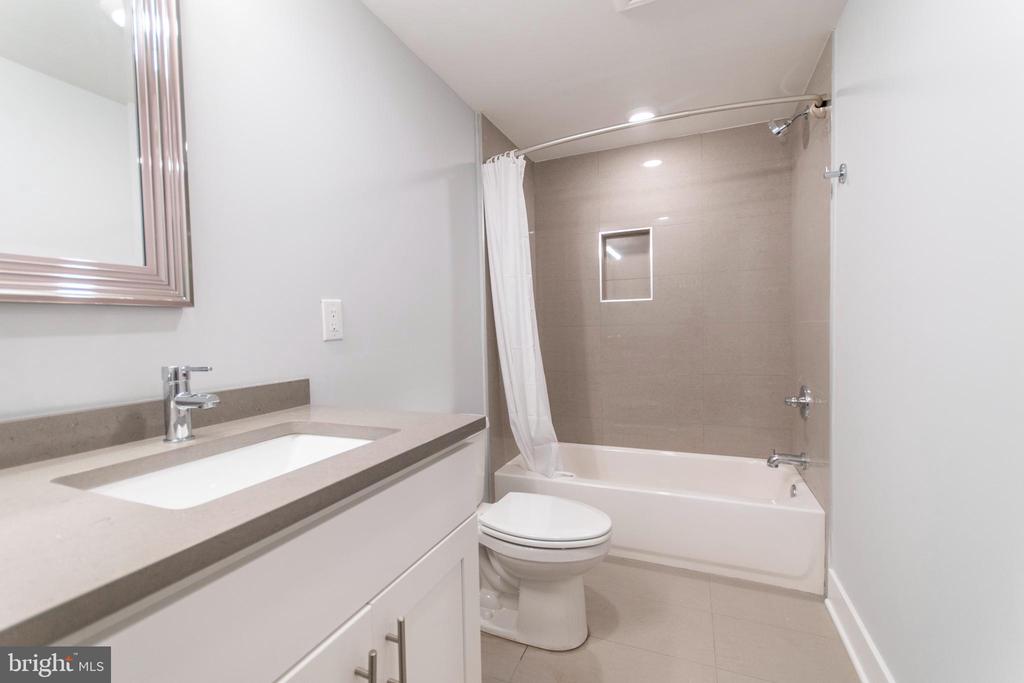 812 N UBER STREET Unit: 4
