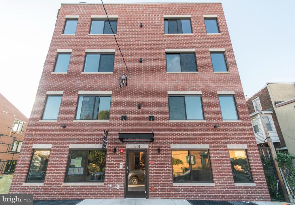812 N UBER STREET Unit: 4