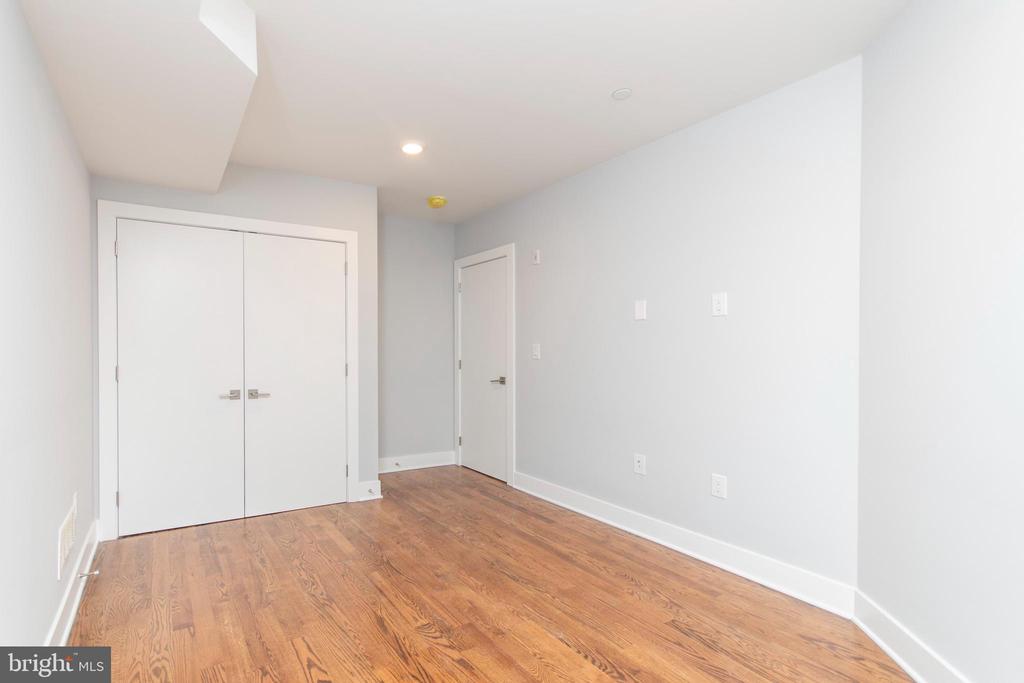 812 N UBER STREET Unit: 4