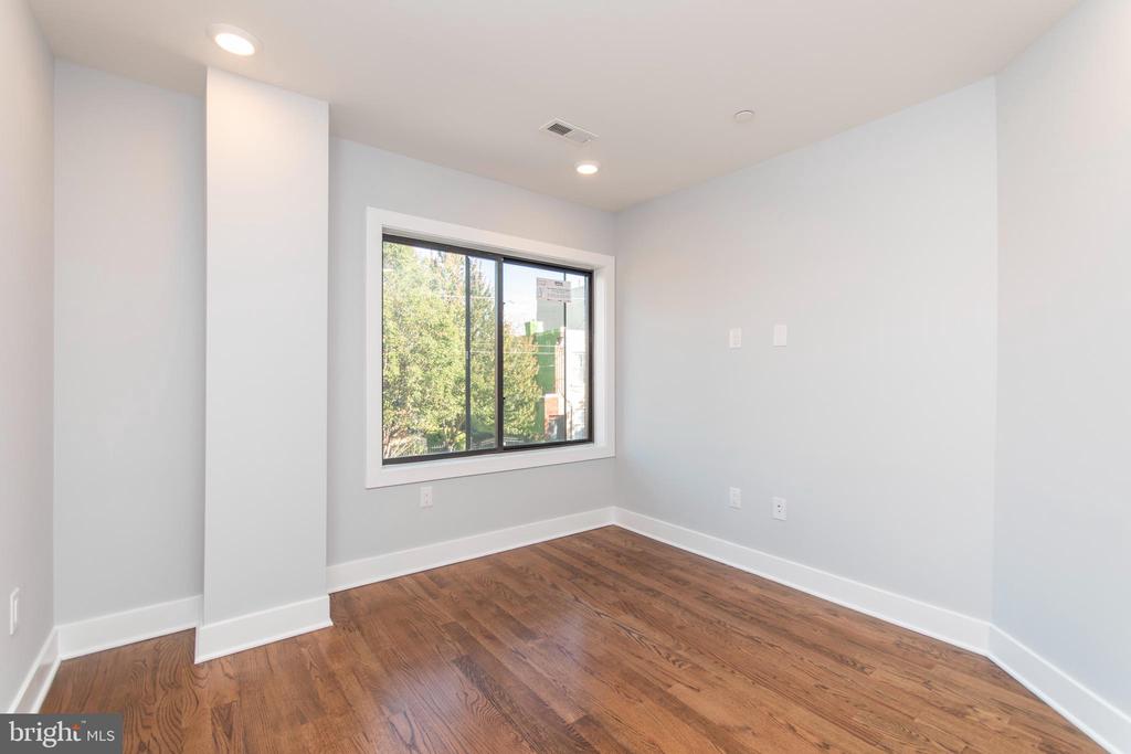812 N UBER STREET Unit: 4