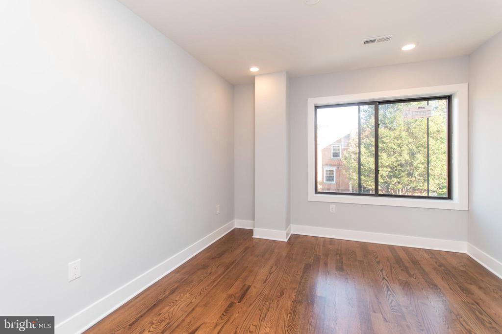 812 N UBER STREET Unit: 4