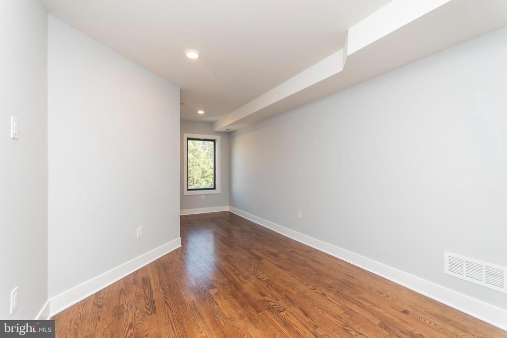 812 N UBER STREET Unit: 4