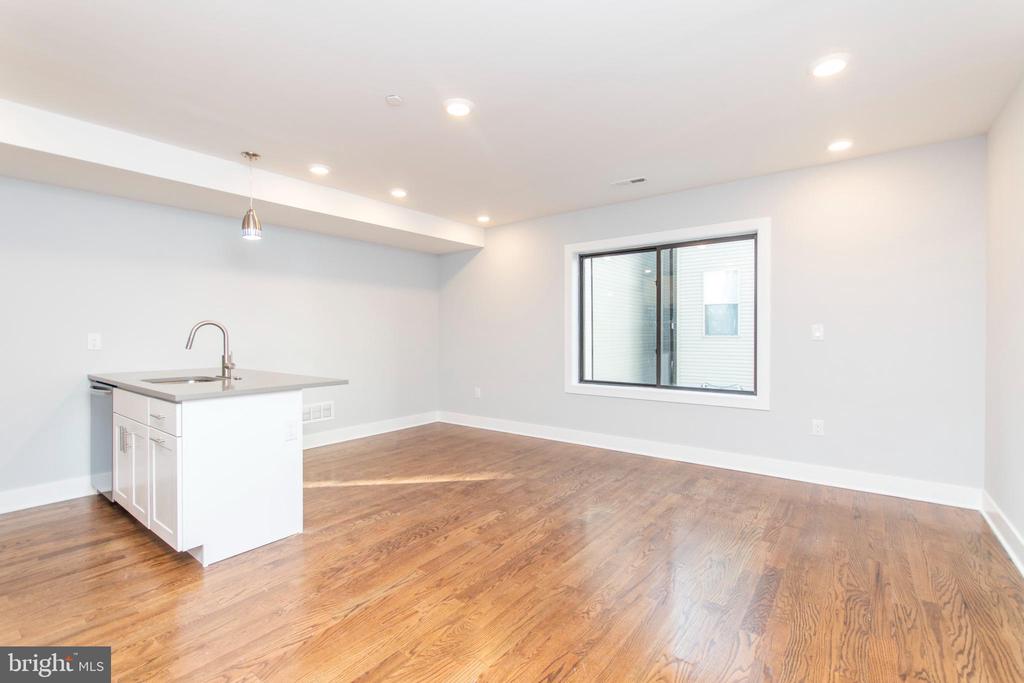 812 N UBER STREET Unit: 4