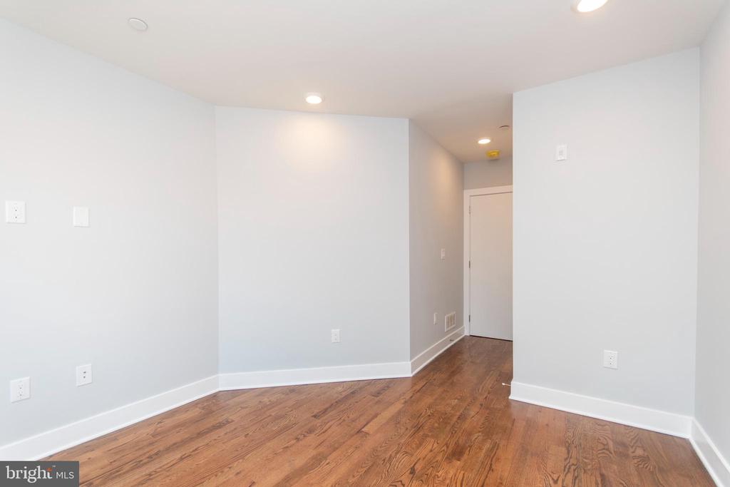 812 N UBER STREET Unit: 4