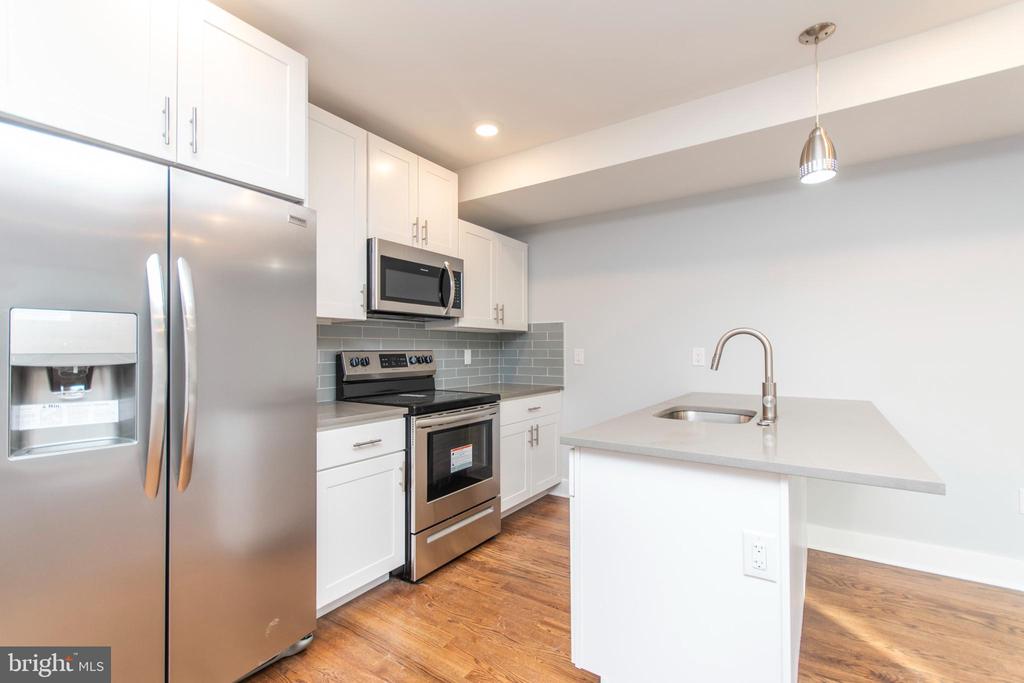 812 N UBER STREET Unit: 4