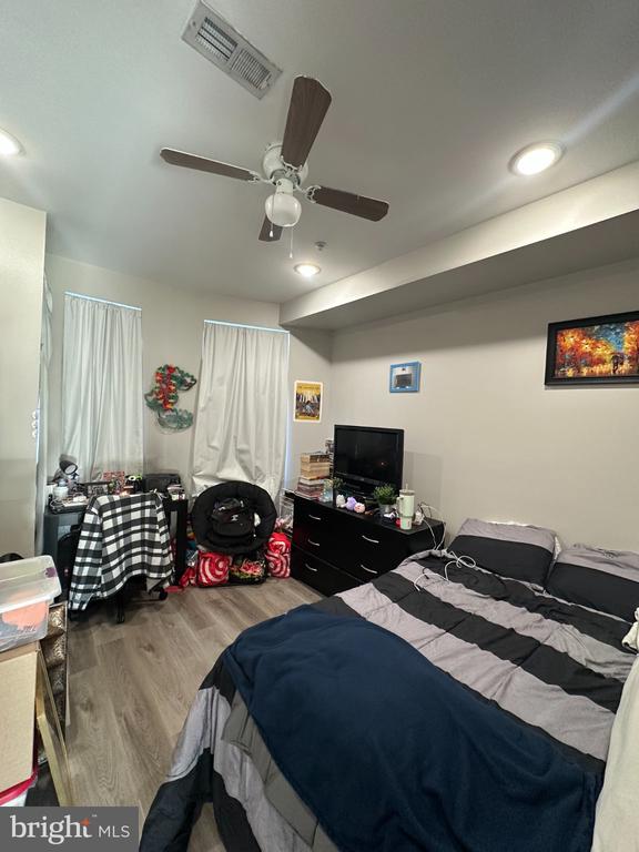 1210 N TAYLOR STREET Unit: 2