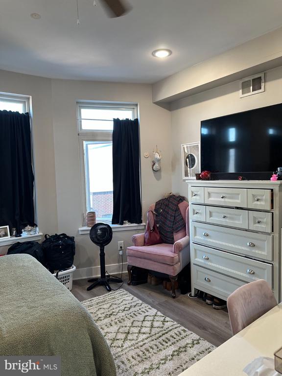 1210 N TAYLOR STREET Unit: 2