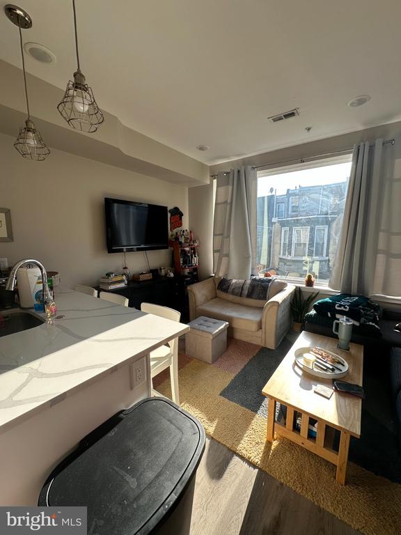 1210 N TAYLOR STREET Unit: 2