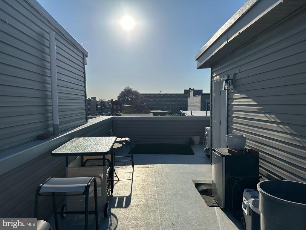 1210 N TAYLOR STREET Unit: 2