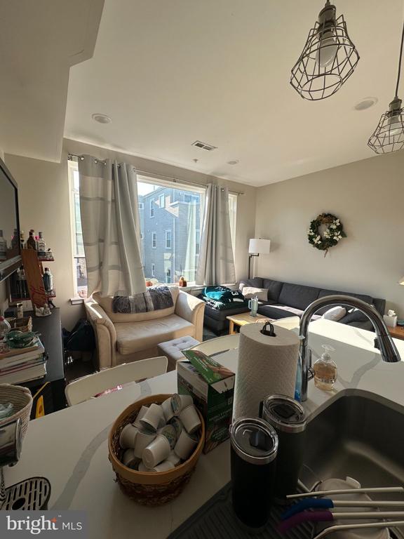 1210 N TAYLOR STREET Unit: 2