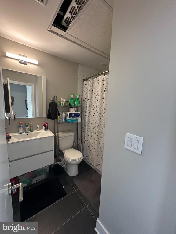 1210 N TAYLOR STREET Unit: 2