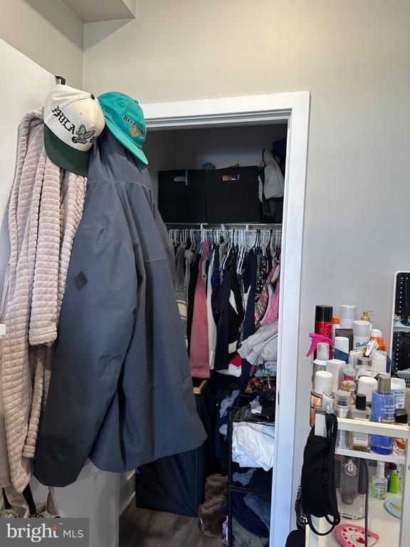 1210 N TAYLOR STREET Unit: 2