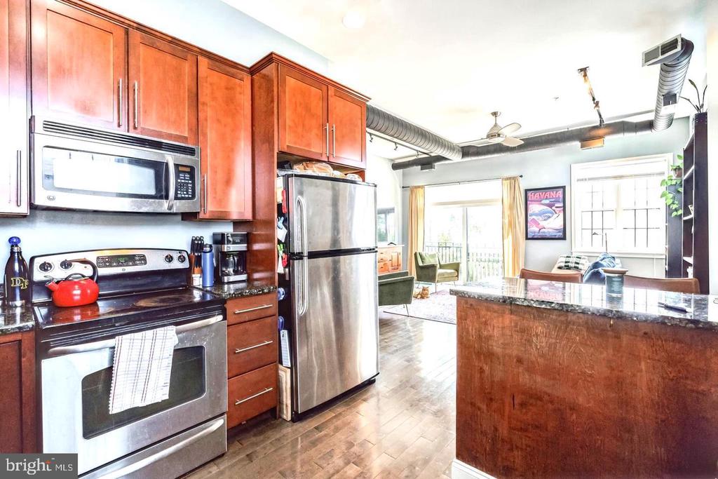 207 RECTOR STREET Unit: 2R