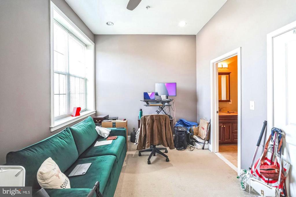 207 RECTOR STREET Unit: 2R