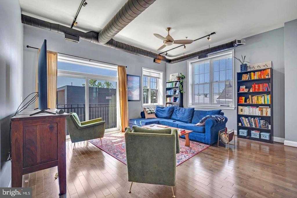 207 RECTOR STREET Unit: 2R