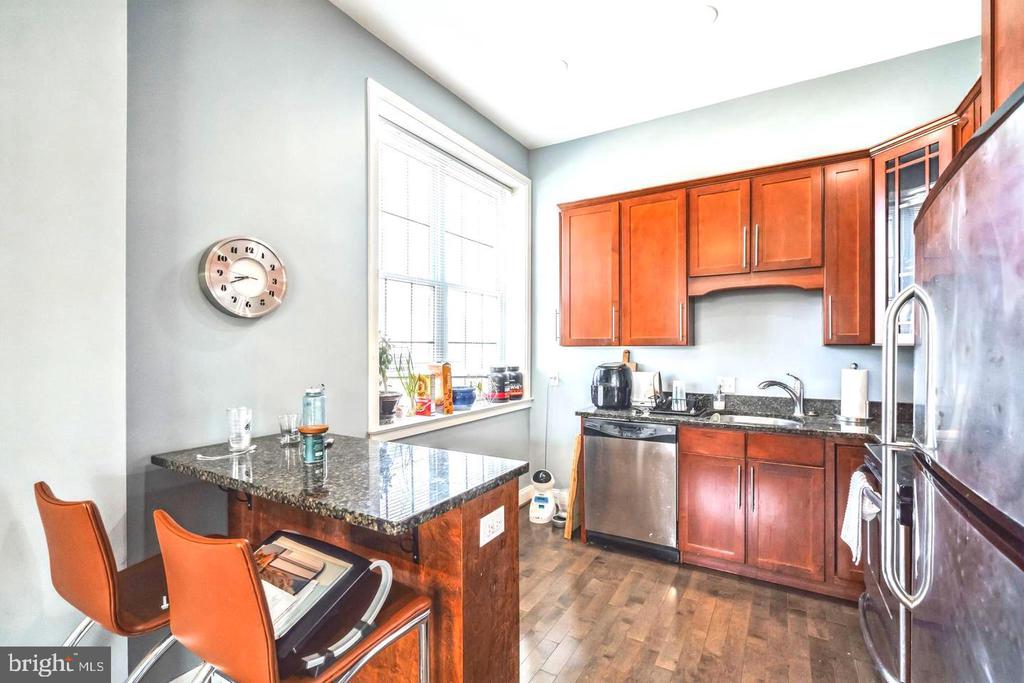207 RECTOR STREET Unit: 2R