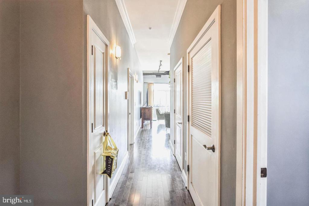 207 RECTOR STREET Unit: 2R