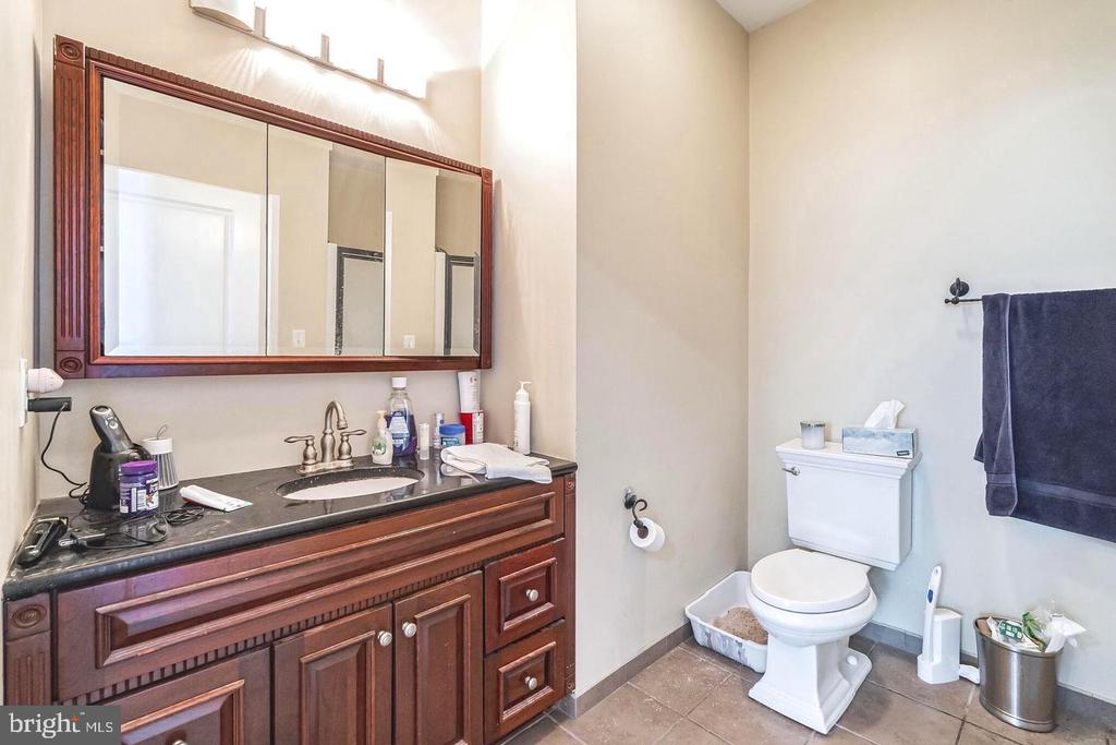 207 RECTOR STREET Unit: 2R