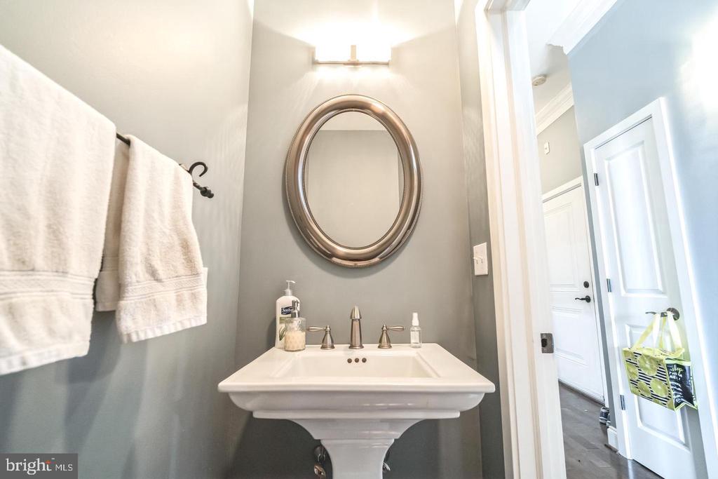 207 RECTOR STREET Unit: 2R