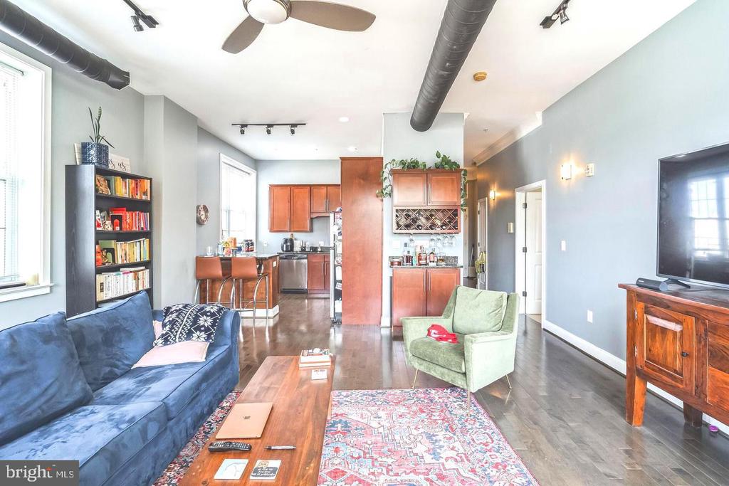 207 RECTOR STREET Unit: 2R