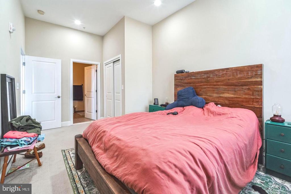 207 RECTOR STREET Unit: 2R