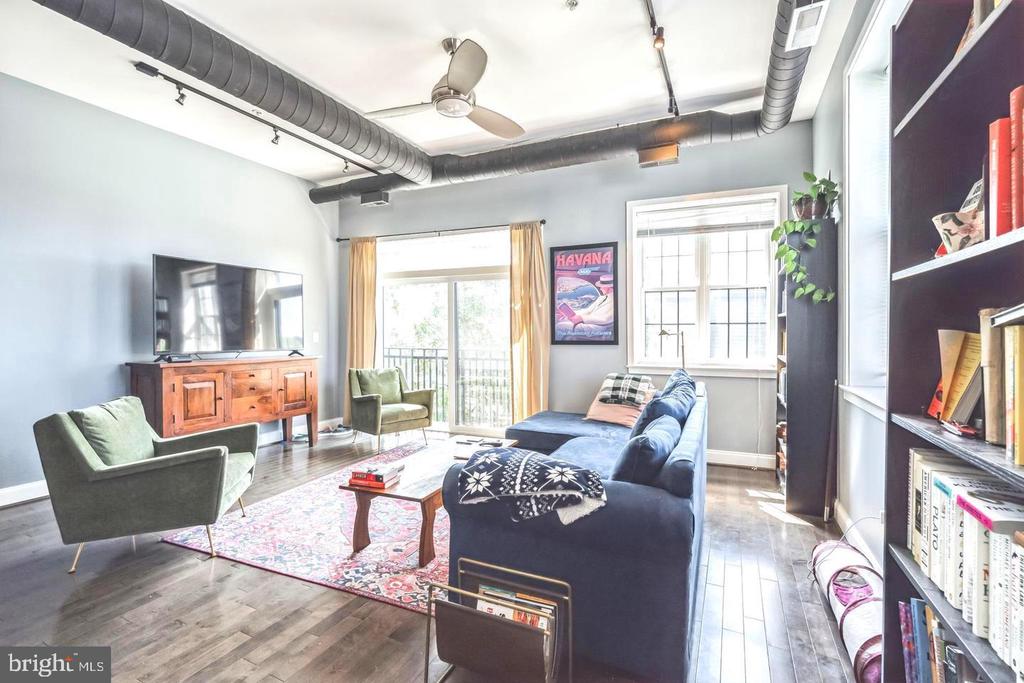 207 RECTOR STREET Unit: 2R