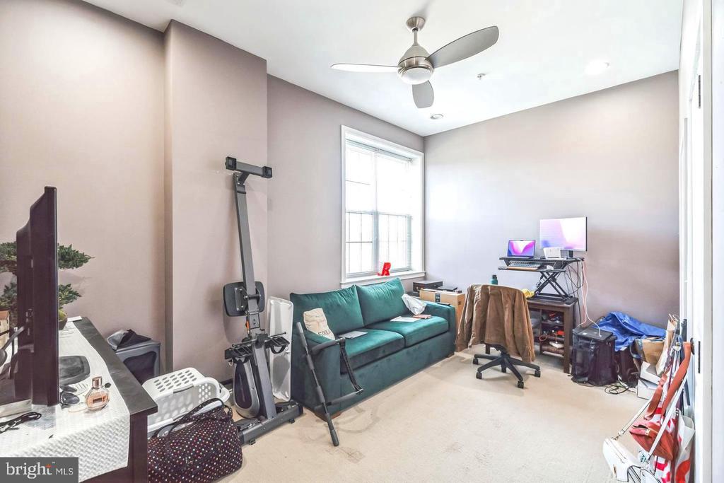 207 RECTOR STREET Unit: 2R