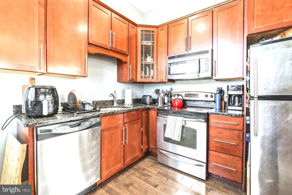 207 RECTOR STREET Unit: 2R