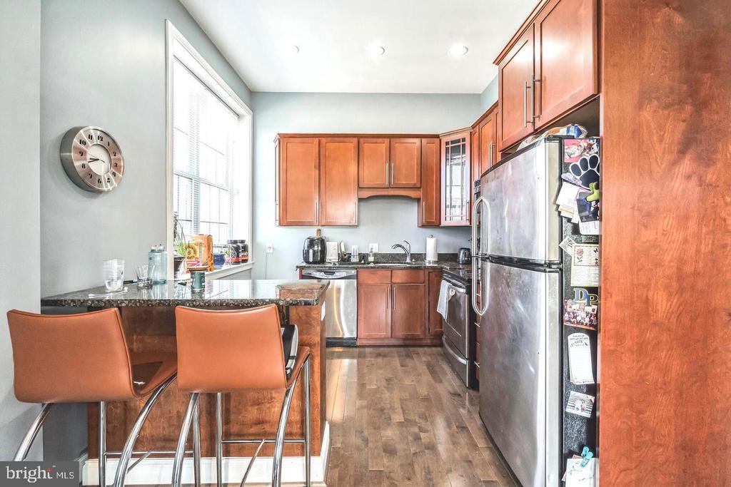 207 RECTOR STREET Unit: 2R