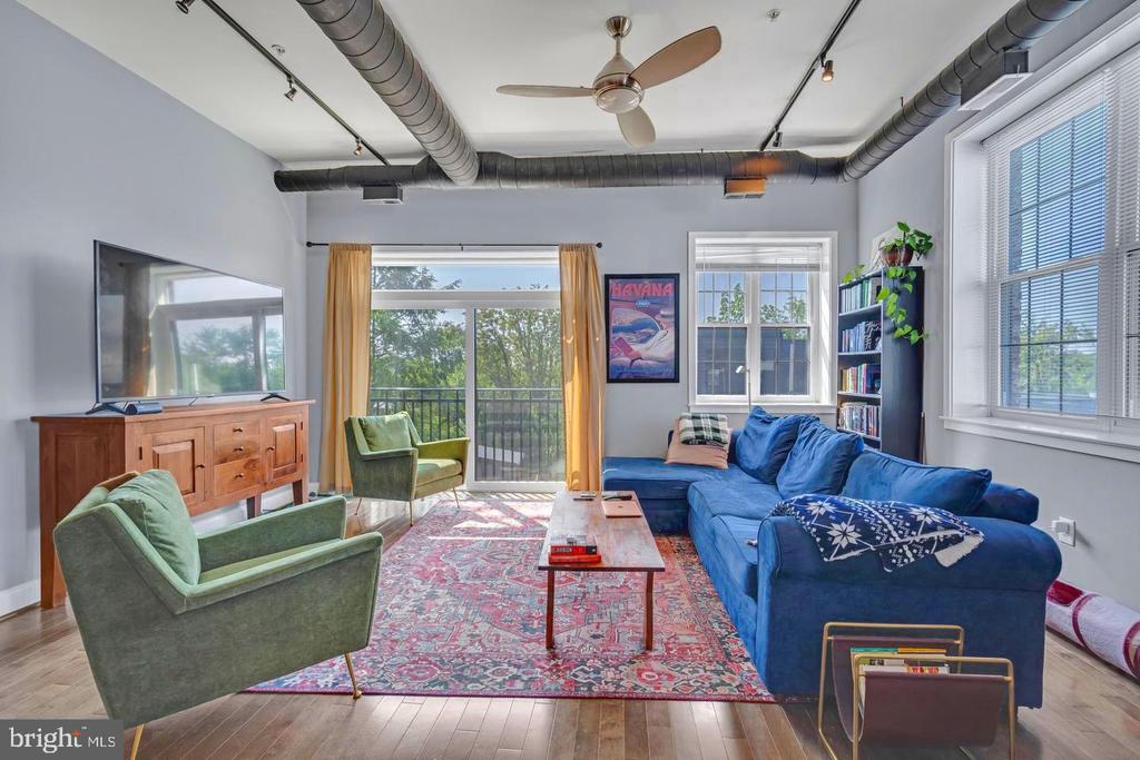 207 RECTOR STREET Unit: 2R