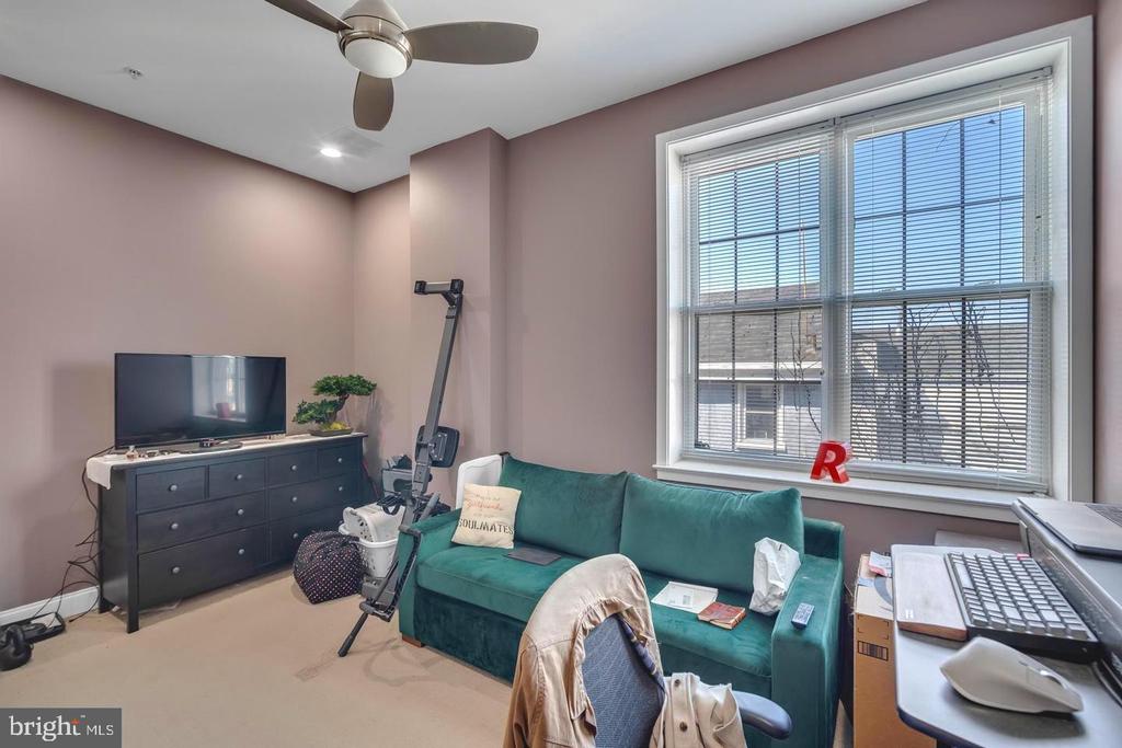 207 RECTOR STREET Unit: 2R