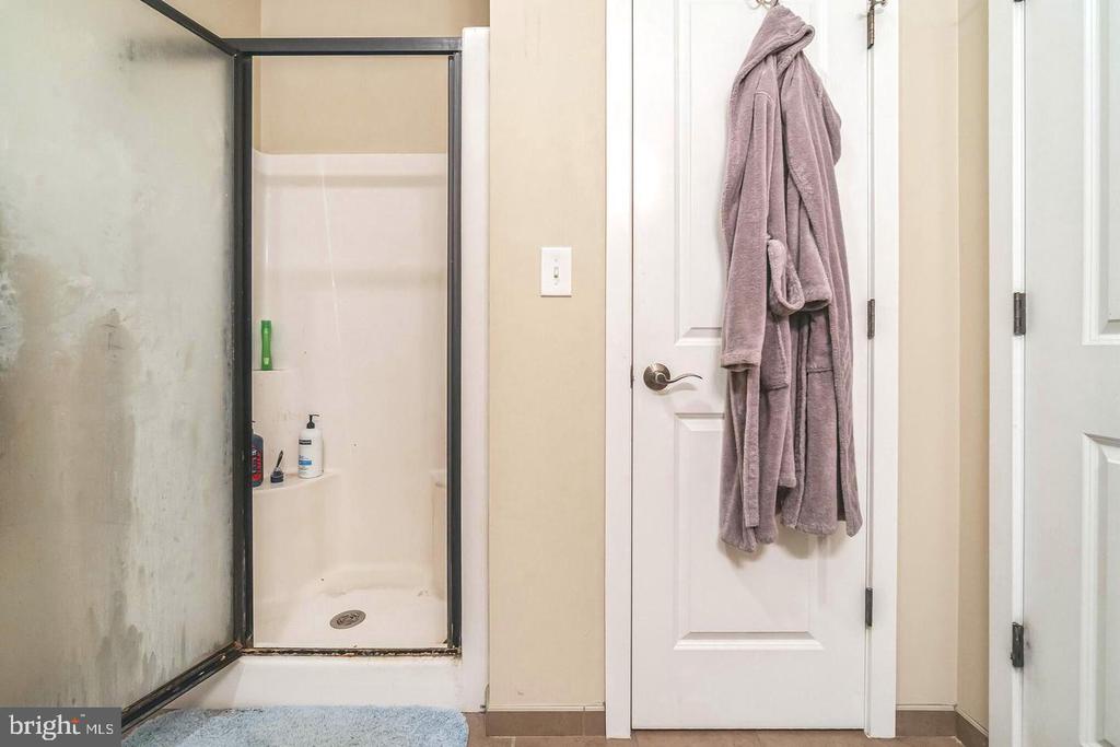 207 RECTOR STREET Unit: 2R