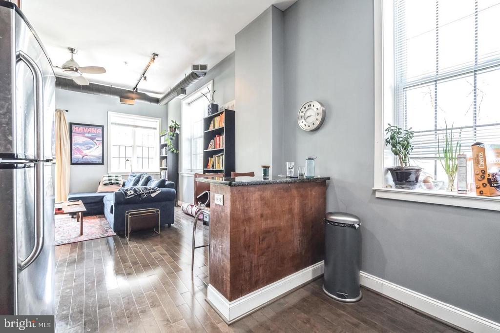 207 RECTOR STREET Unit: 2R