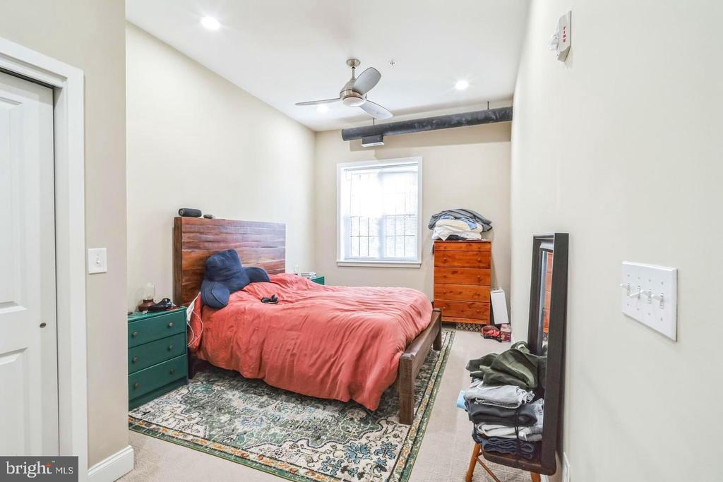 207 RECTOR STREET Unit: 2R