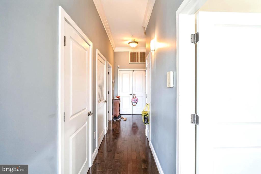 207 RECTOR STREET Unit: 2R