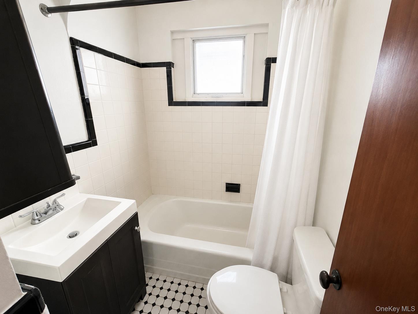 325 W Valley Stream Boulevard