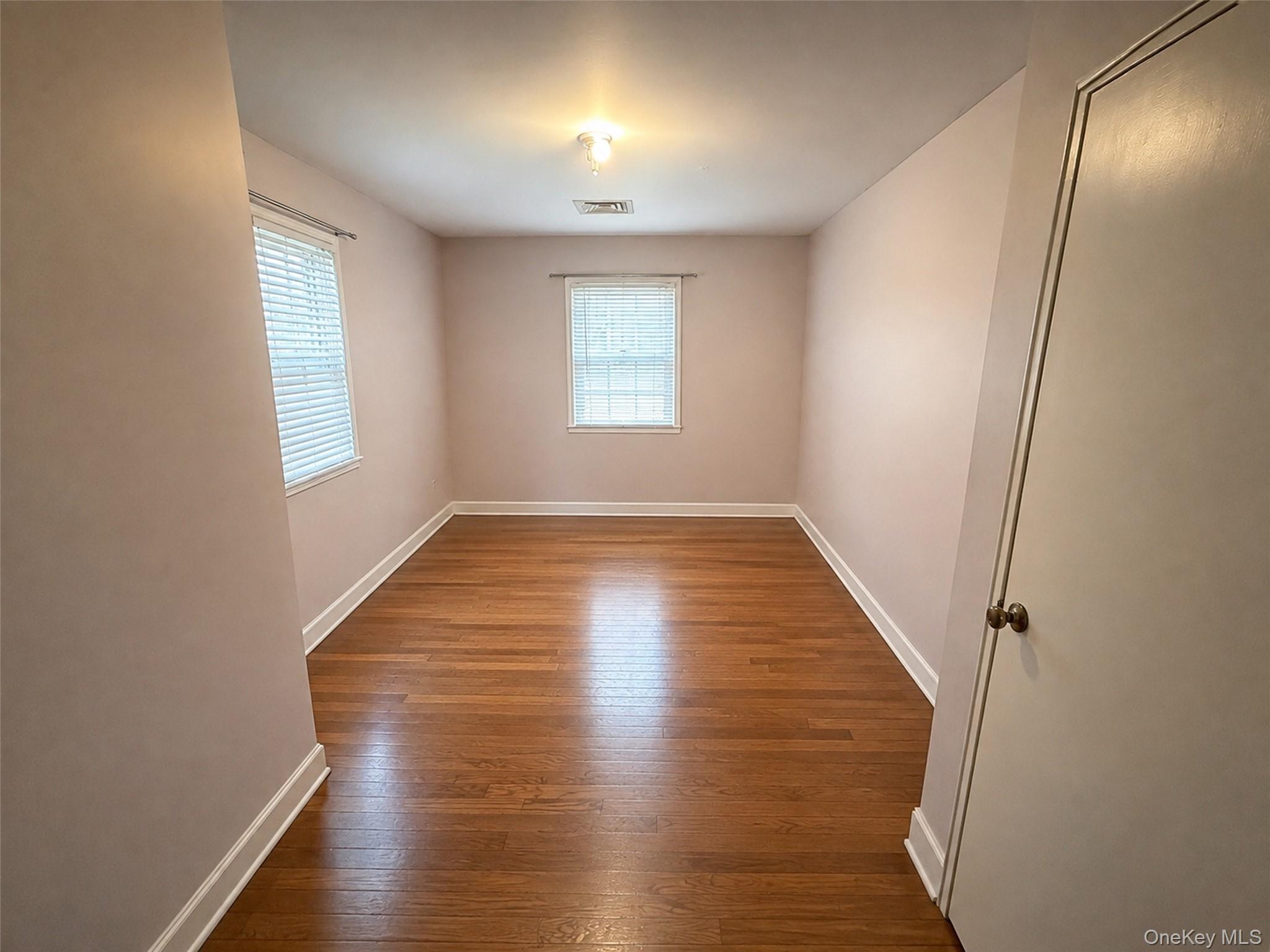 325 W Valley Stream Boulevard