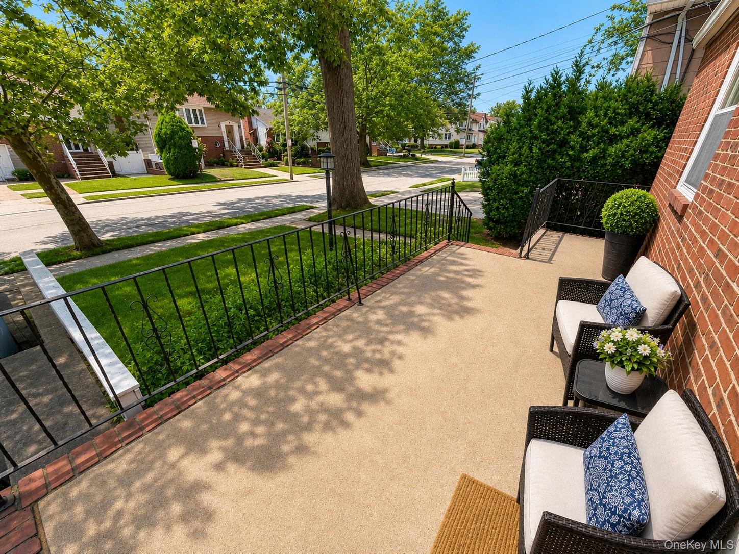325 W Valley Stream Boulevard