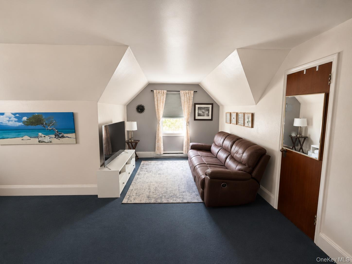 325 W Valley Stream Boulevard