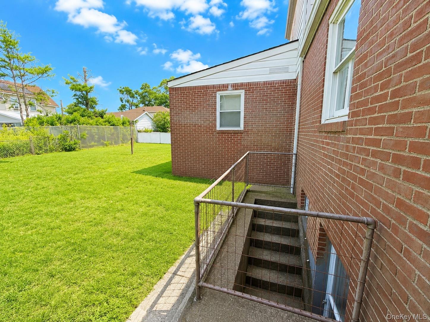 325 W Valley Stream Boulevard